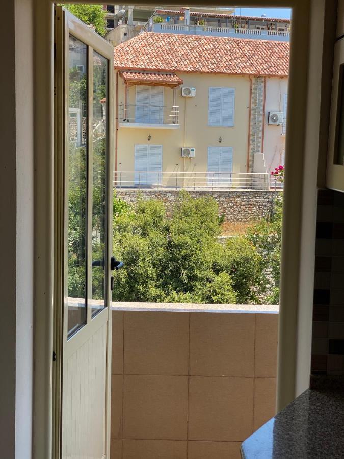 88 Apartment Himare Esterno foto
