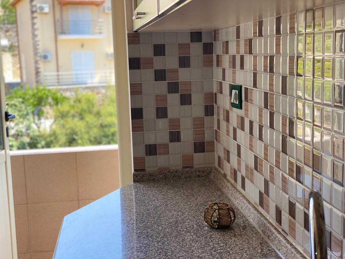 88 Apartment Himare Esterno foto