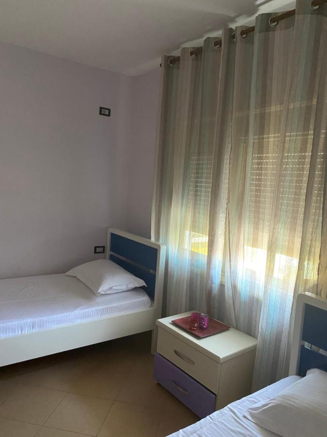 88 Apartment Himare Esterno foto