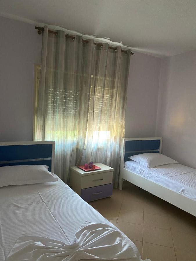 88 Apartment Himare Esterno foto