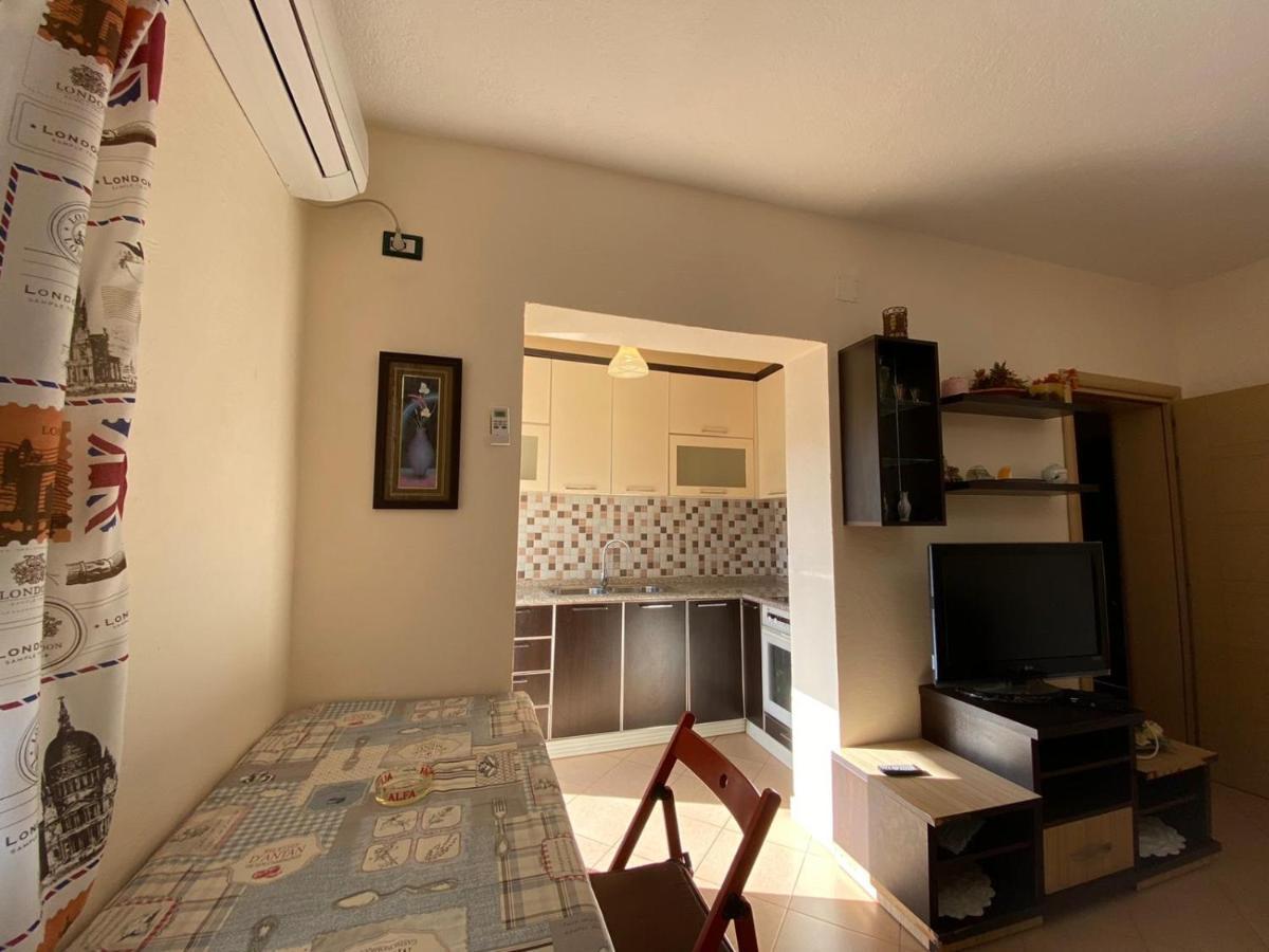 88 Apartment Himare Esterno foto