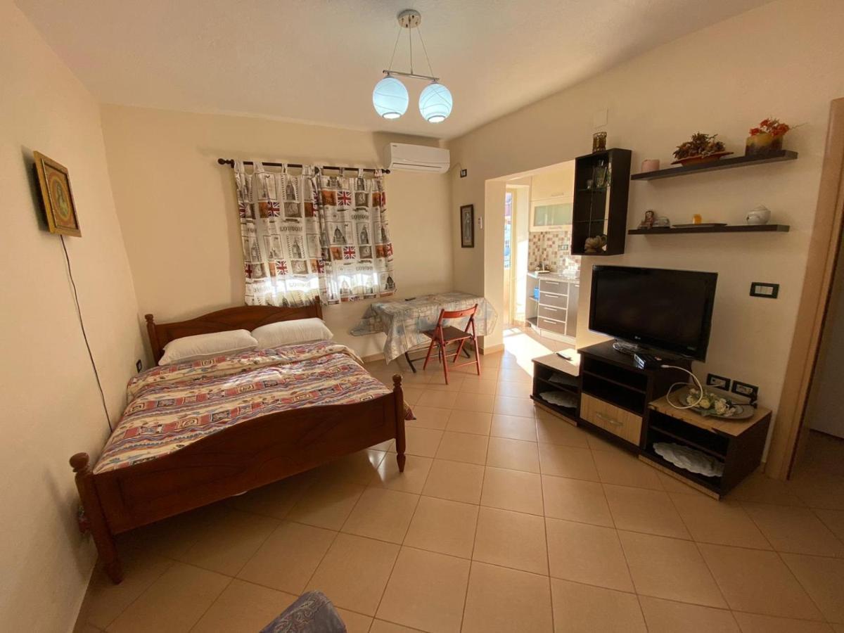 88 Apartment Himare Esterno foto