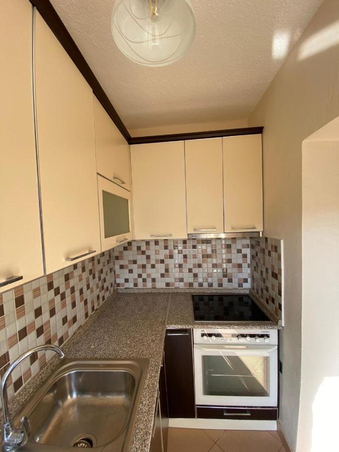 88 Apartment Himare Esterno foto