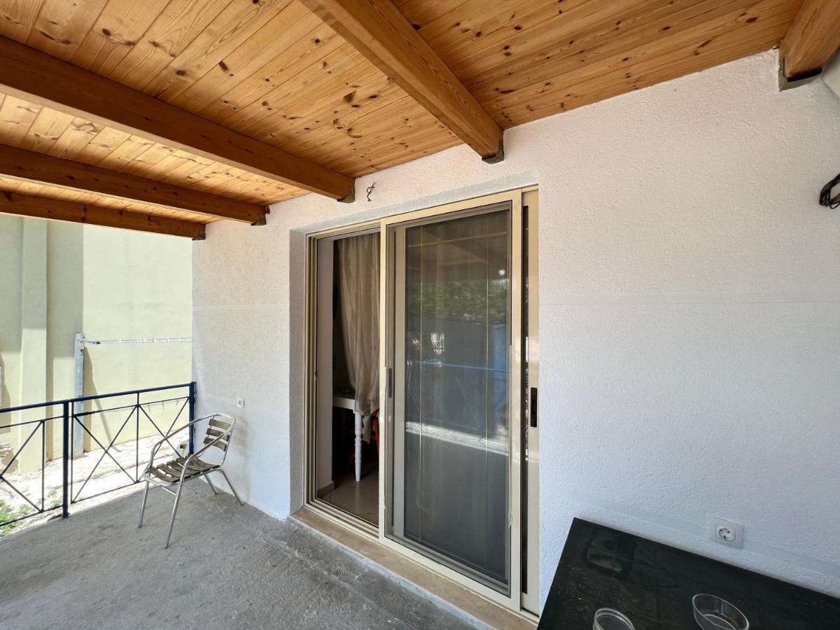 88 Apartment Himare Esterno foto