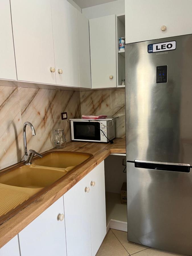 88 Apartment Himare Esterno foto