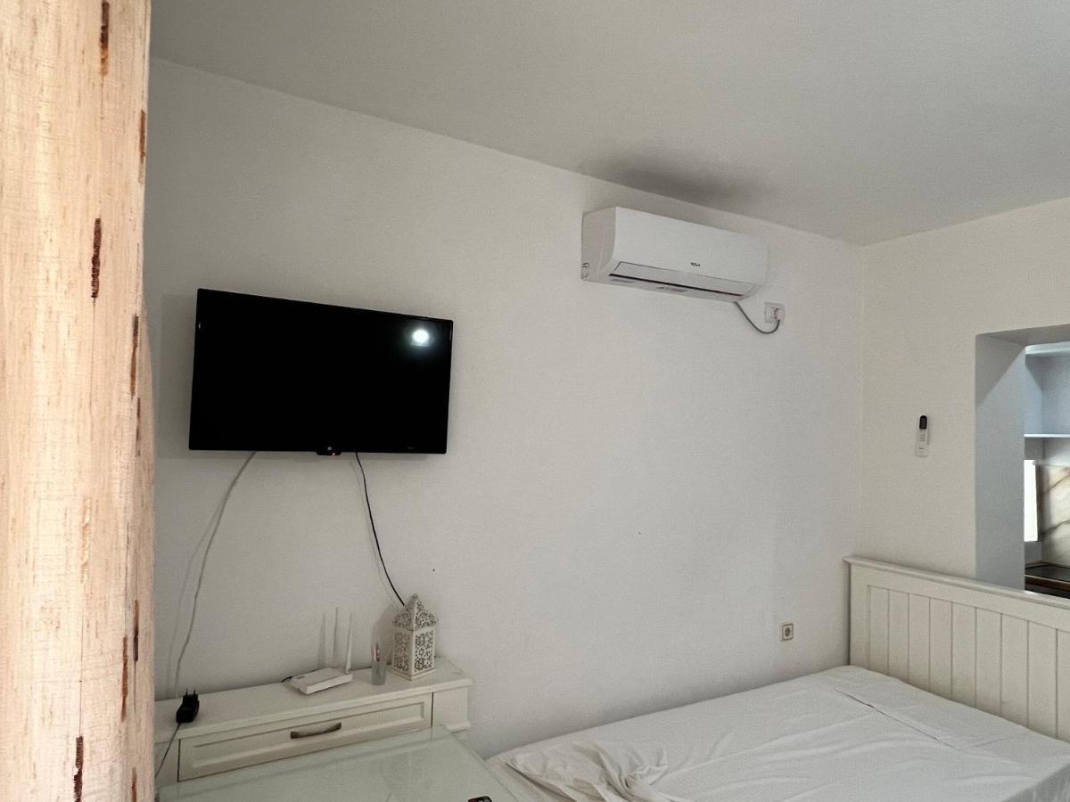 88 Apartment Himare Esterno foto
